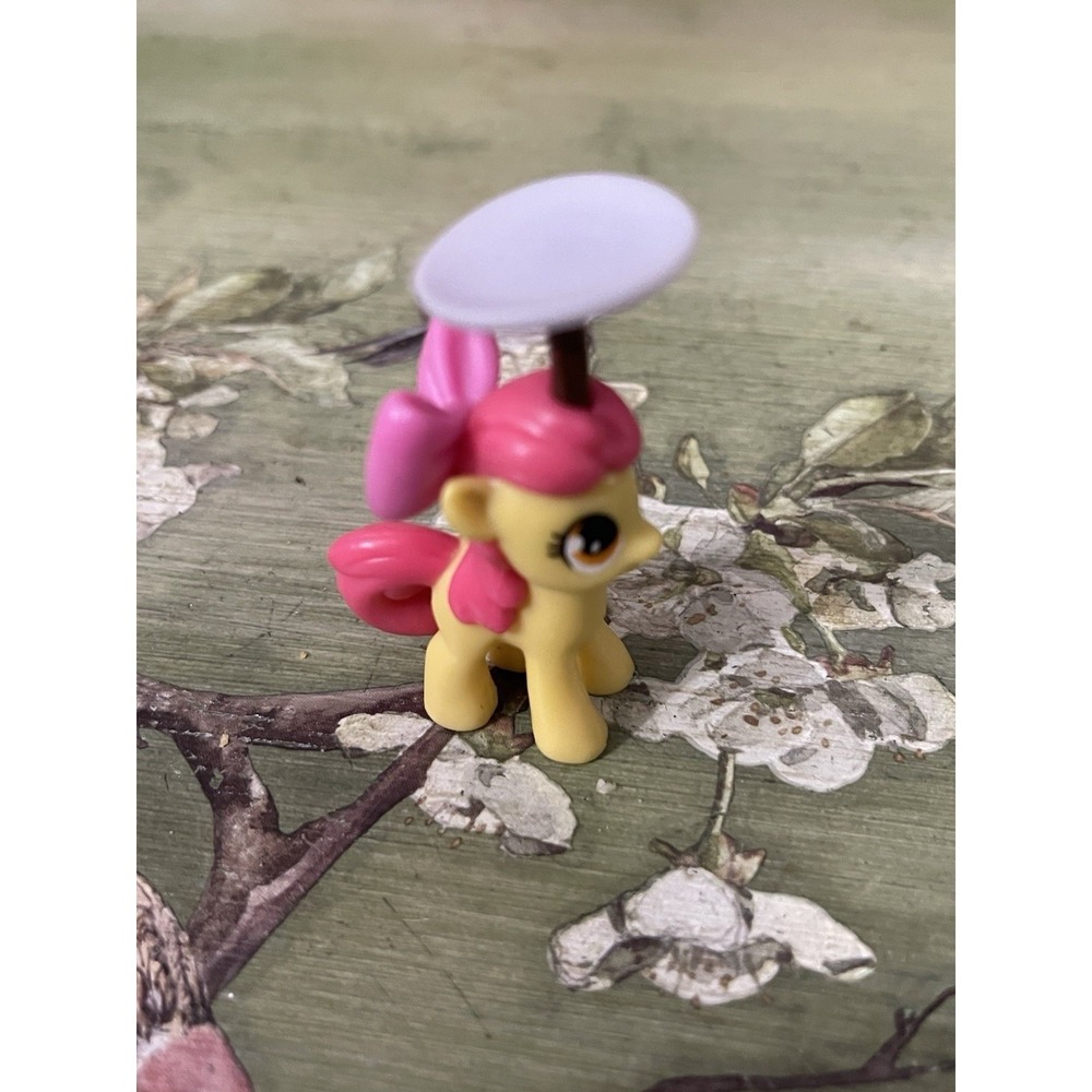 My Little Pony Sweet Apple Acres Blind 1.5" Apple Bloom Figure With Plate